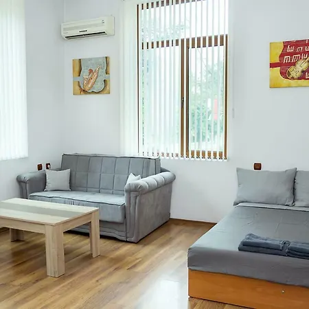 Top Spot - 2bd Unique Location, Center, Sea Garden Apartment Varna